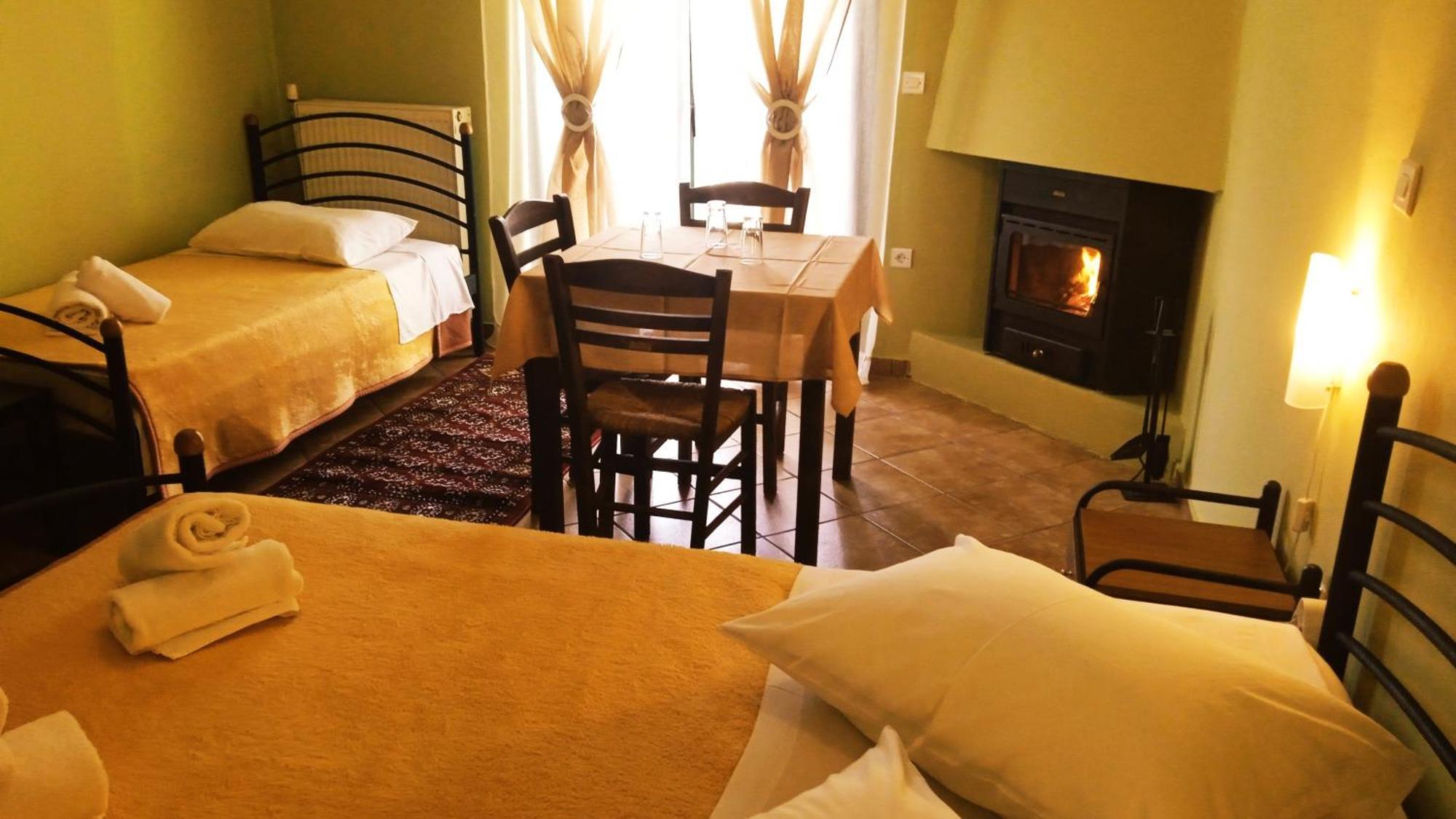 Guesthouse Eleftherios Kalavryta Exterior photo