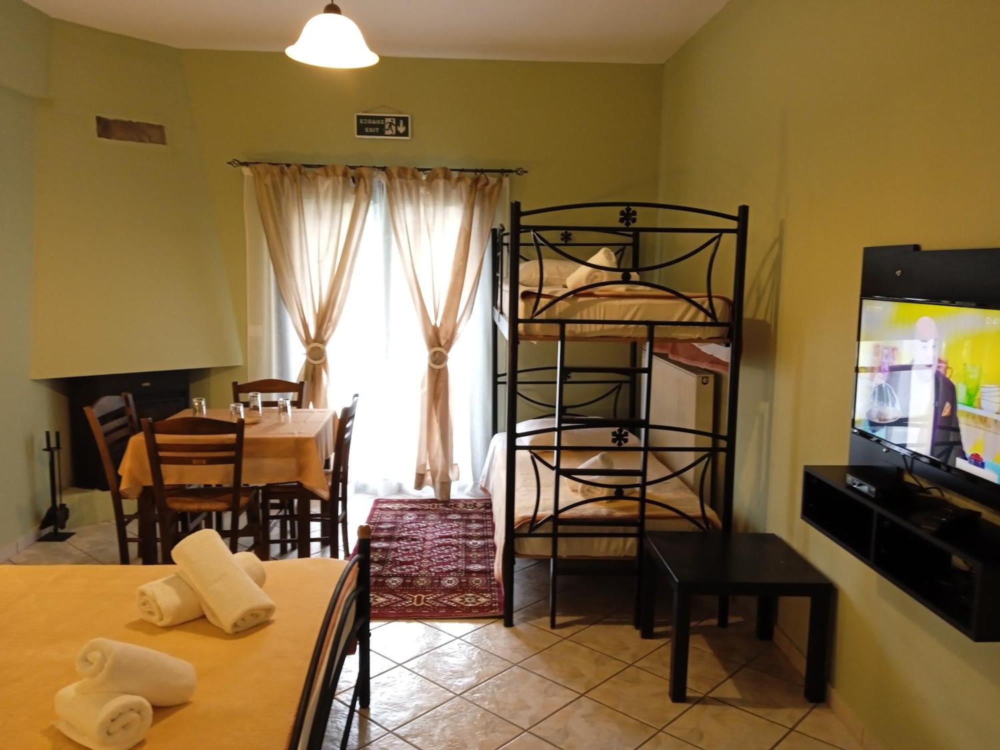 Guesthouse Eleftherios Kalavryta Exterior photo