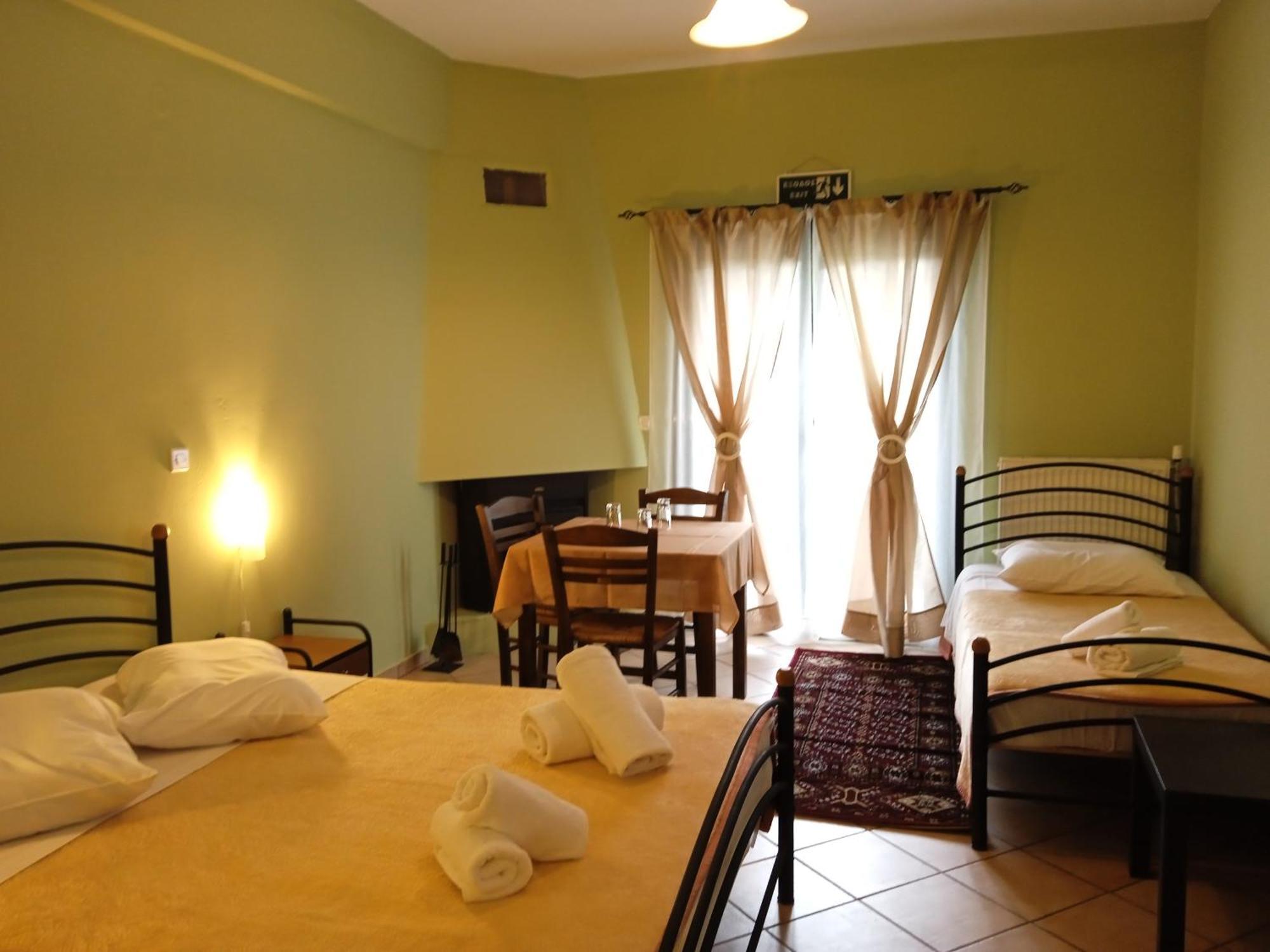 Guesthouse Eleftherios Kalavryta Exterior photo
