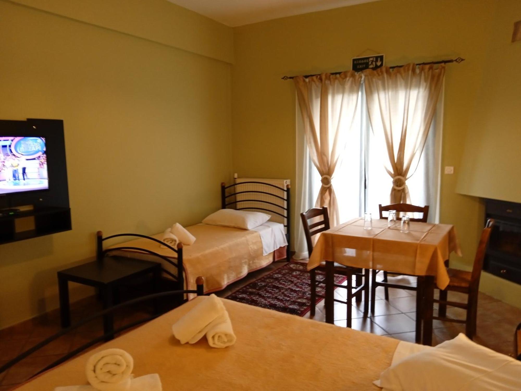 Guesthouse Eleftherios Kalavryta Exterior photo