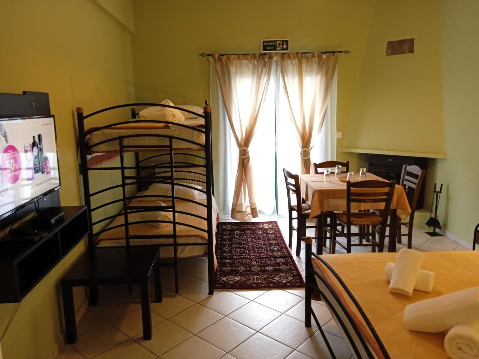 Guesthouse Eleftherios Kalavryta Exterior photo