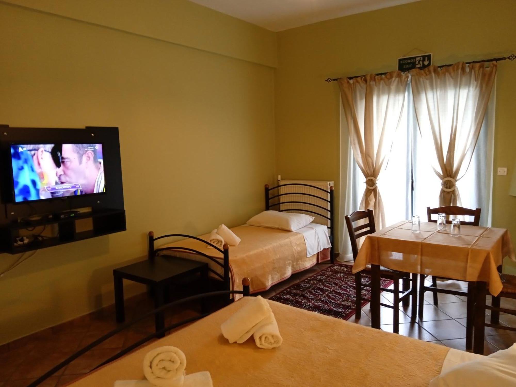 Guesthouse Eleftherios Kalavryta Exterior photo