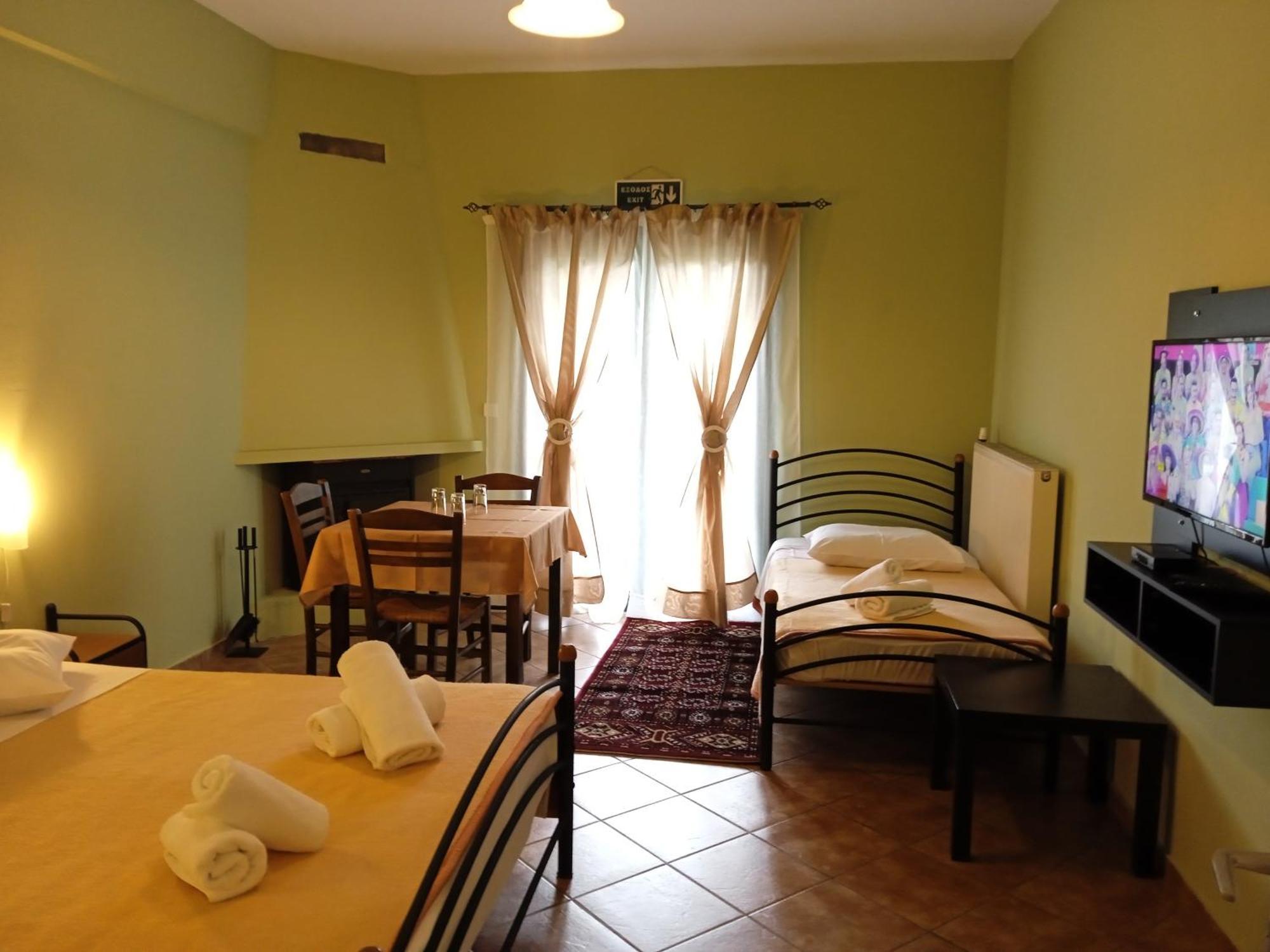 Guesthouse Eleftherios Kalavryta Exterior photo